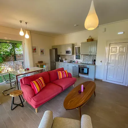 Ξενοδοχείο με διαμερίσματα La Riviera Seaside & 4*