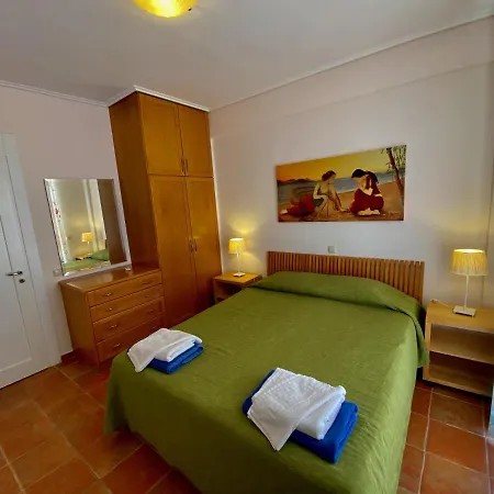 Ξενοδοχείο με διαμερίσματα La Riviera Seaside & 4*
