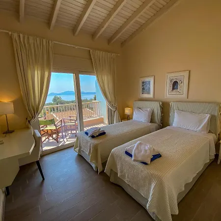La Riviera Seaside & Μπαρμπάτι